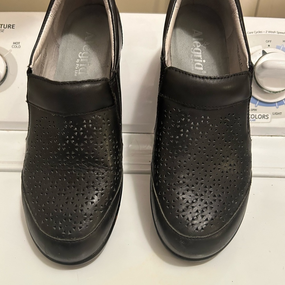 Alegria Black clogs. Size 41,  ERY-271. Very GUC.